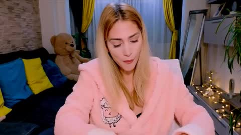 Madye Roberts online show from November 20, 1:04 am