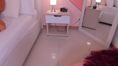 Snapshot of mae_lyra chatting on October 7, 9:44 pm Mae Lyra online show from October 7, 9:44 pm