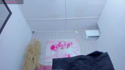 Snapshot of maggy_big_tits chatting on October 13, 12:56 am maggy_big_tits online show from October 13, 12:56 am