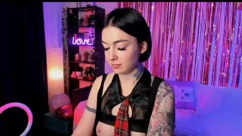Snapshot of magic_alie chatting on October 19, 8:02 pm Magic Allie online show from October 19, 8:02 pm