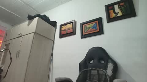 magic_milk23 online show from November 6, 2:47 am