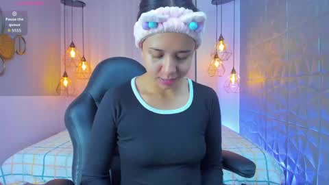 Oliviah online show from May 29, 1:20 pm