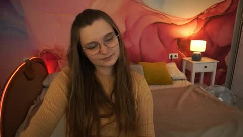 Snapshot of magicpeachhs chatting on September 29, 12:59 pm Emily online show from September 29, 12:59 pm