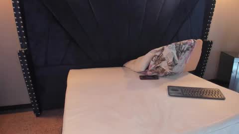 MAHIA online show from December 18, 2:01 pm