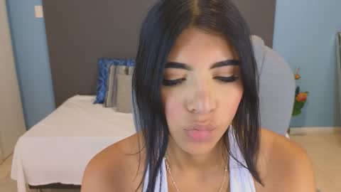 Maiaa Ruiz  online show from October 31, 3:34 pm