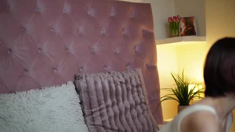  Maia  online show from November 21, 9:24 pm