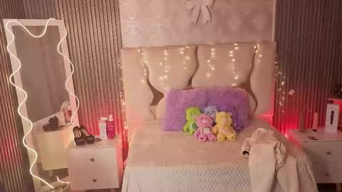 maiily_tay online show from February 8, 12:30 pm