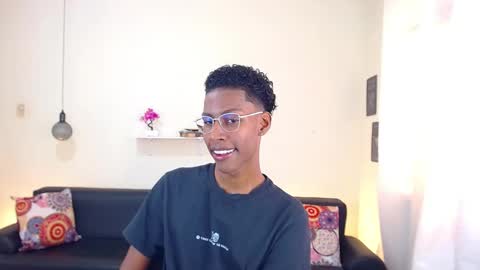 Snapshot of maiki18 chatting on February 17, 1:44 pm I am Maik online show from February 17, 1:44 pm