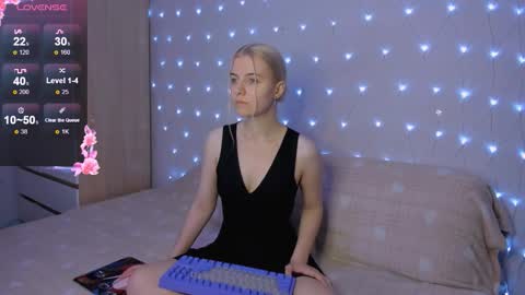 Your kitty online show from September 18, 3:38 pm