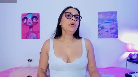 Snapshot of maithe_022 chatting on October 9, 7:19 pm mai online show from October 9, 7:19 pm