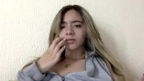majo_gomezz online show from March 15, 11:41 pm