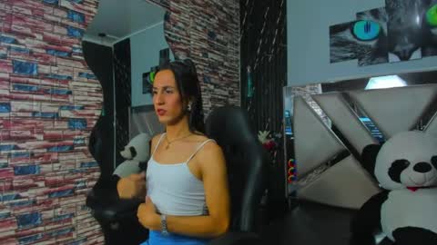 malekx  online show from April 29, 1:49 pm