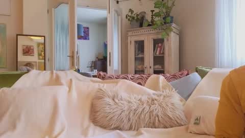  Malena  her Lover  online show from March 11, 7:46 am