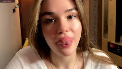 Jinny online show from April 15, 3:37 pm