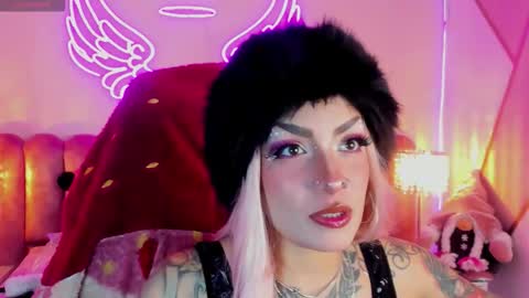   online show from December 18, 6:47 pm