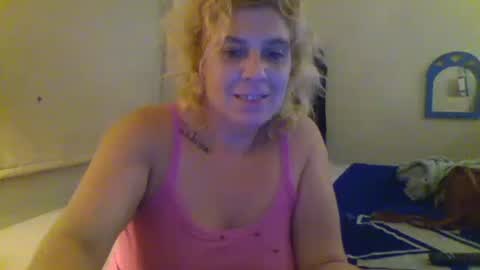 Snapshot of mandilube39 chatting on October 28, 7:09 am mindy22 online show from October 28, 7:09 am