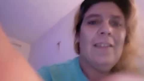 Snapshot of mandilube39 chatting on January 5, 11:01 pm mindy22 online show from January 5, 11:01 pm