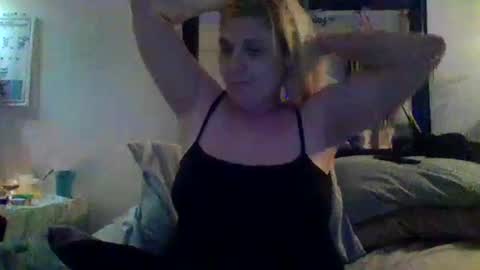 Snapshot of mandilube39 chatting on February 14, 2:07 am mindy22 online show from February 14, 2:07 am