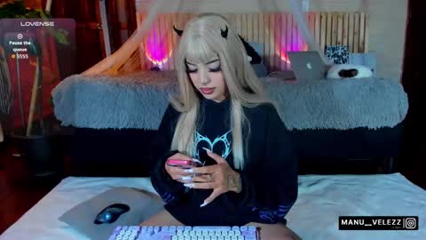 manu  velezz   Help me to get to 100 thumbs ups Tip 25tks  Rate me  online show from November 22, 6:01 am