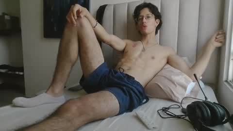 Manuel online show from May 9, 9:54 pm