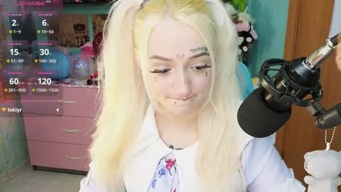 Manuela online show from December 20, 8:01 pm