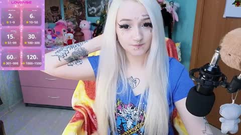 Manuela online show from December 28, 8:15 pm