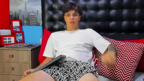 Manuel online show from April 6, 10:33 pm