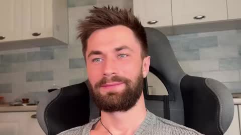 Manussa and Edward online show from March 19, 1:00 am