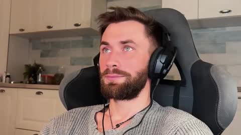 Manussa and Edward online show from March 15, 12:59 am