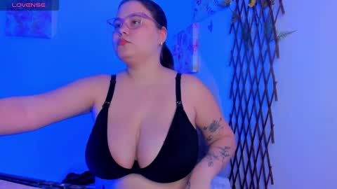Snapshot of mara_7_ chatting on October 16, 9:24 pm Mara 3 Enjoy my Milky boobs online show from October 16, 9:24 pm