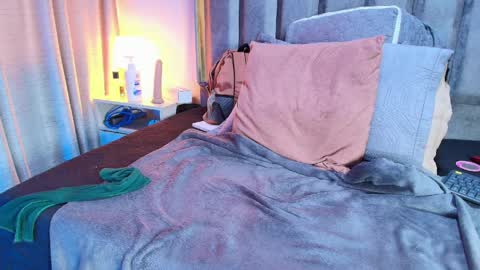 maraa_x online show from April 7, 5:59 pm