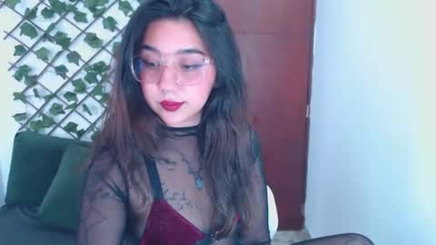Snapshot of marce_bunny chatting on October 21, 6:33 pm Marcela  online show from October 21, 6:33 pm