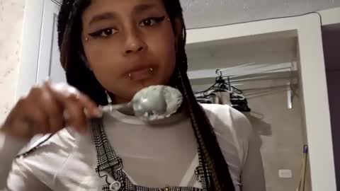 Michell Dayan online show from December 25, 2:25 am