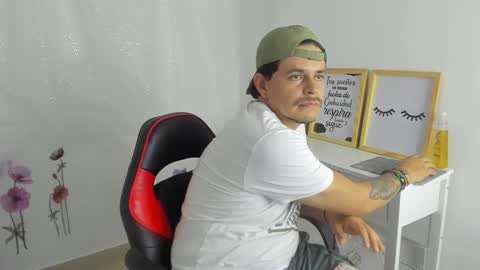 Snapshot of marcoss_rivera chatting on October 30, 4:18 pm marcoss online show from October 30, 4:18 pm