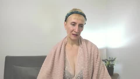 Snapshot of margaretmature chatting on October 10, 12:33 pm margaretmature online show from October 10, 12:33 pm