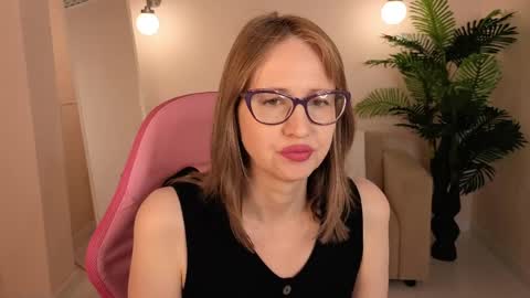 margo_robbbie online show from April 9, 6:19 am