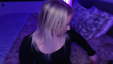 margot_robbie7 online show from March 6, 12:09 am