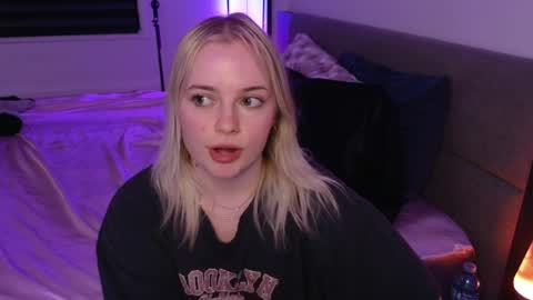 margot_robbie7 online show from April 9, 1:31 am