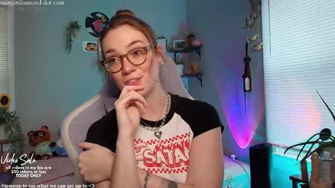 Snapshot of margotdiamond chatting on October 17, 3:05 pm online show from October 17, 3:05 pm