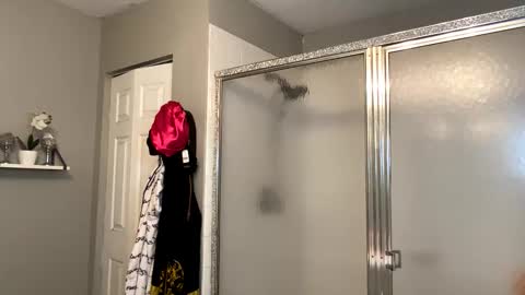 Mari Bee online show from March 28, 1:18 am