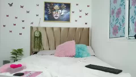 Snapshot of mari_curls chatting on September 24, 5:47 am mari_curls online show from September 24, 5:47 am