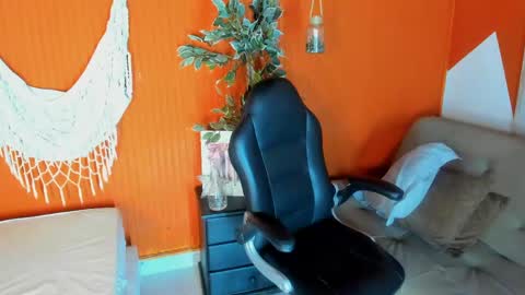maria_turner1 online show from May 11, 4:04 pm