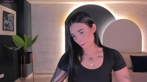 MARIA HERRERA  online show from March 11, 5:02 am