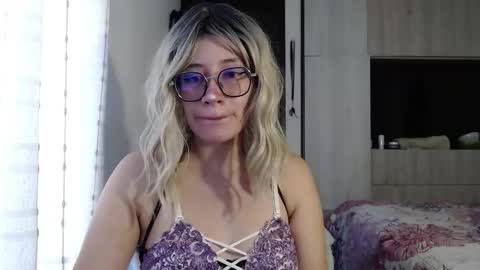 Snapshot of mariana124_ chatting on September 29, 6:07 pm Mariana online show from September 29, 6:07 pm