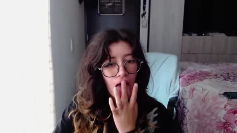 Snapshot of mariana124_ chatting on October 10, 4:02 pm Mariana online show from October 10, 4:02 pm