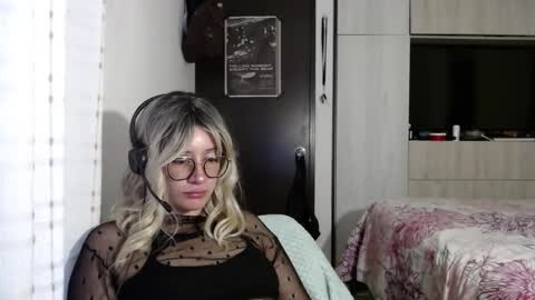 Snapshot of mariana124_ chatting on September 24, 10:27 pm Mariana online show from September 24, 10:27 pm