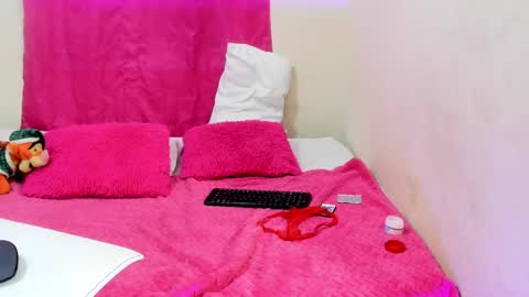 Snapshot of mariana_16_ chatting on February 12, 9:54 pm mariana_16_ online show from February 12, 9:54 pm