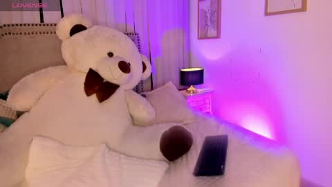 mariana__thompson online show from May 15, 4:21 am