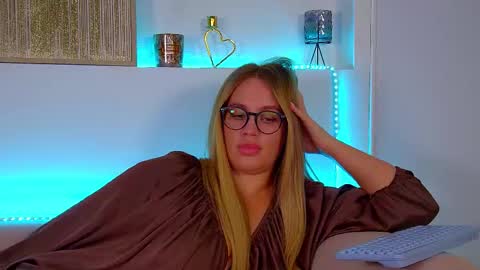 Maria online show from March 1, 9:59 pm