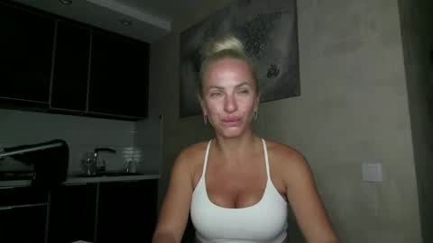 Snapshot of marianna1977 chatting on September 21, 7:51 pm marianna1977 online show from September 21, 7:51 pm